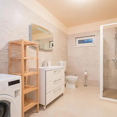 Villa Sandra Lumbarda