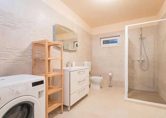 Villa Sandra Lumbarda