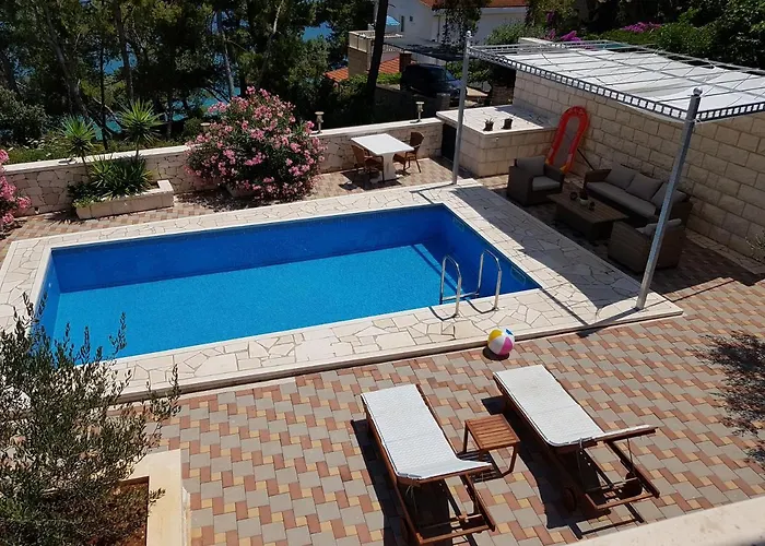 Sandra Villa Lumbarda