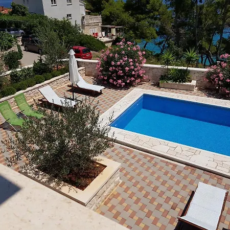Vila Sandra *