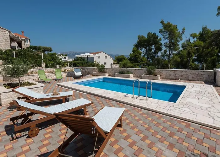 Sandra Villa Lumbarda